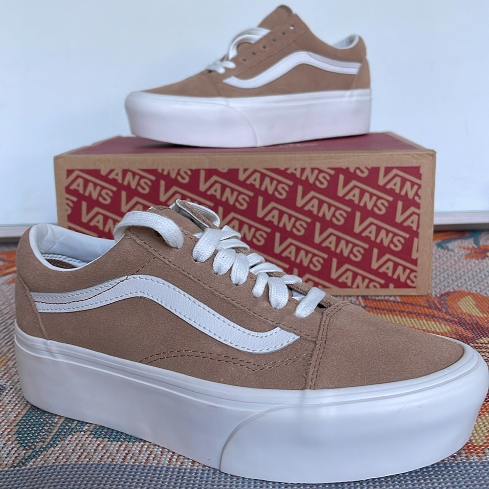 Vans WMNS Old Skool Stacked Soft Suede Burro/True White 
VN0A7Q5MB69
Platforms - Picture 15 of 16